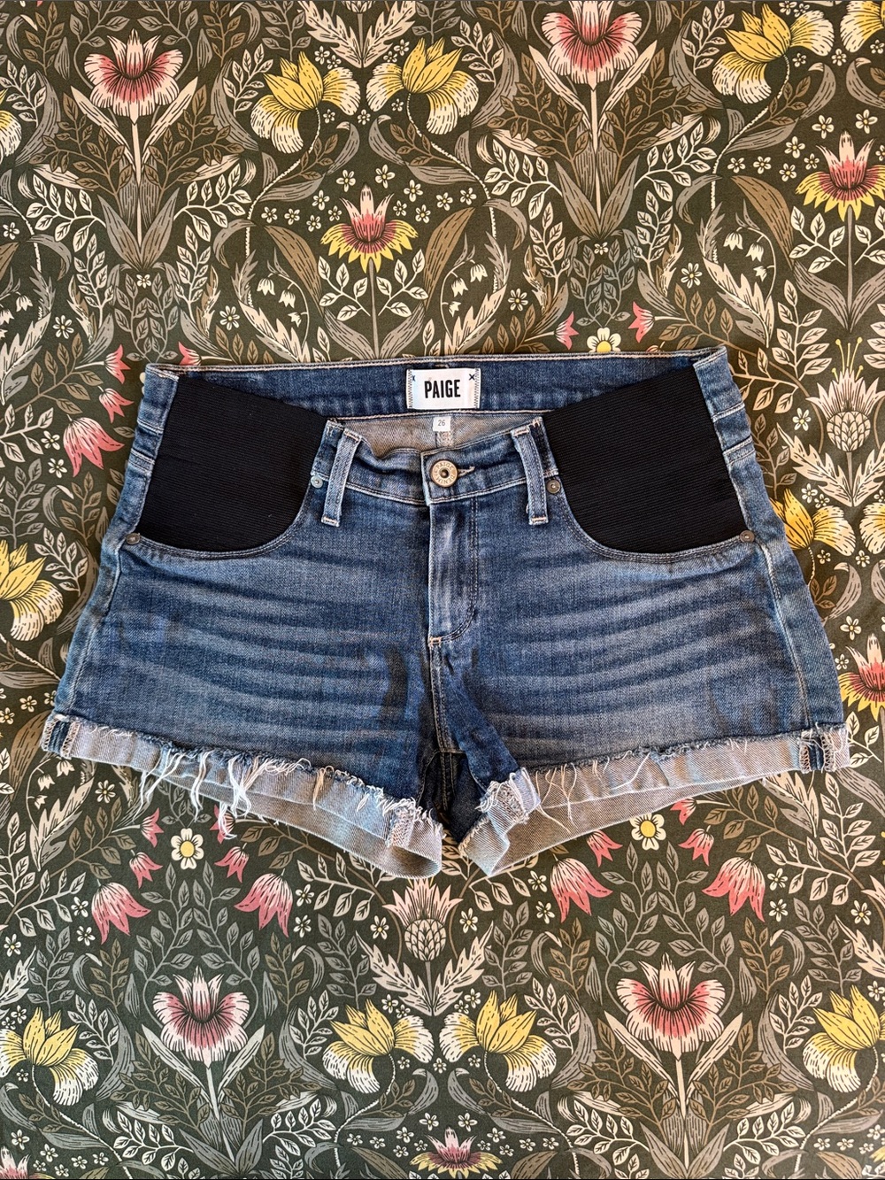PAIGE MATERNITY Denim Frayed Hem Women's Shorts, size 26 MATERNITY